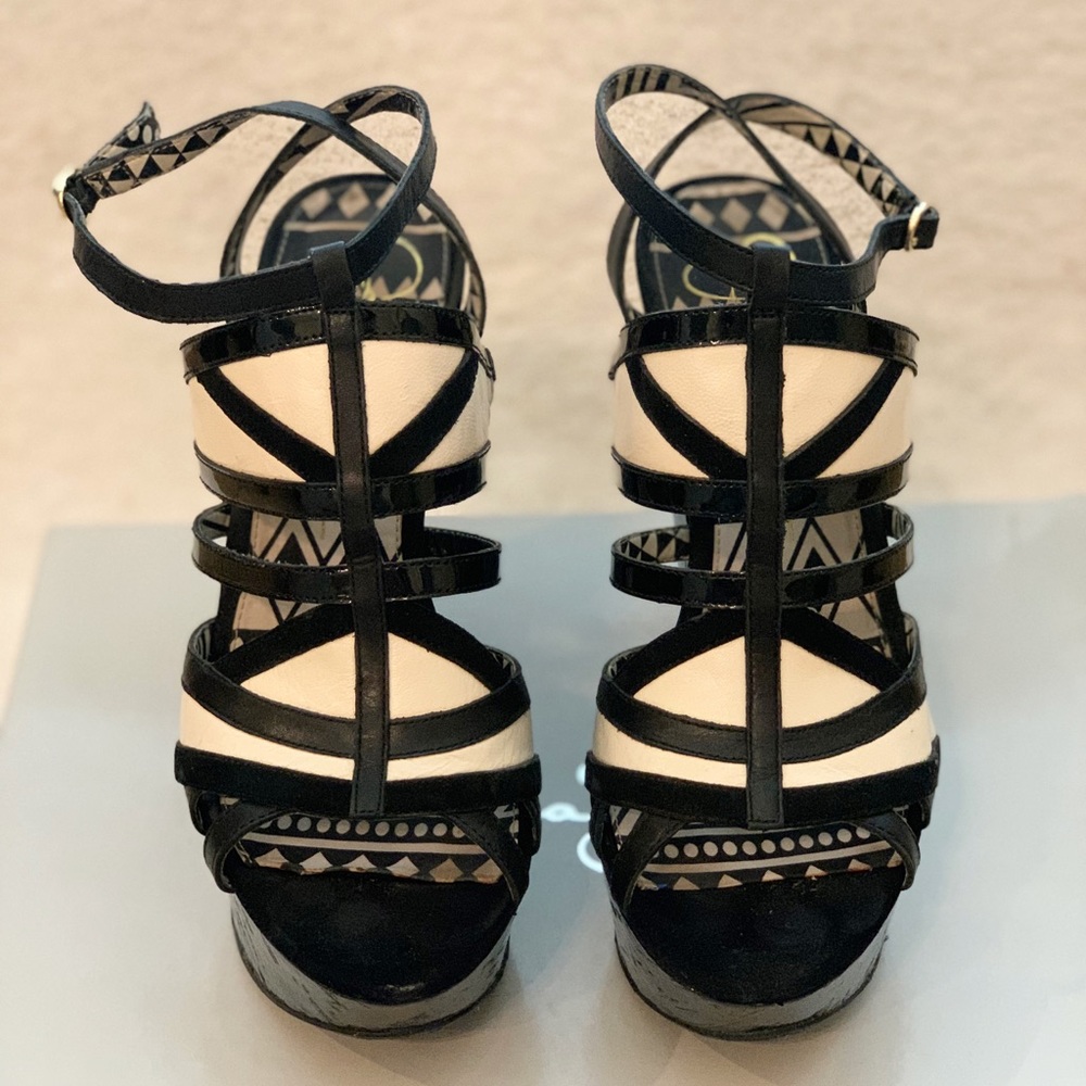 Jessica Simpson Black + White Wedge
